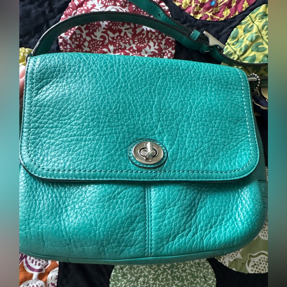 COACH F23663 Park Taylor Jade Green Pebble Leather Turn Lock Flap Messenger - Picture 4 of 9